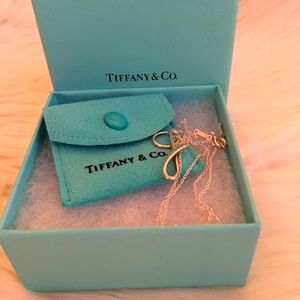 Tiffany & Co. Elsa Peretti script letter necklace.
